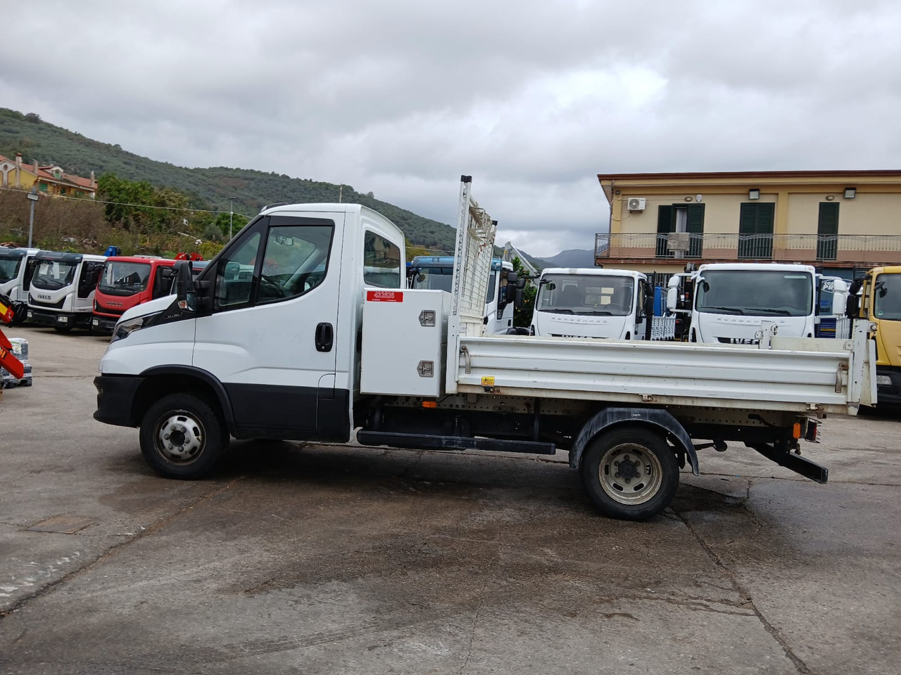 IVECO DAILY 35-120 - Φορτηγό με γερανό: φωτογραφία 3 IVECO DAILY 35-120 - Φορτηγό με γερανό: φωτογραφία 3