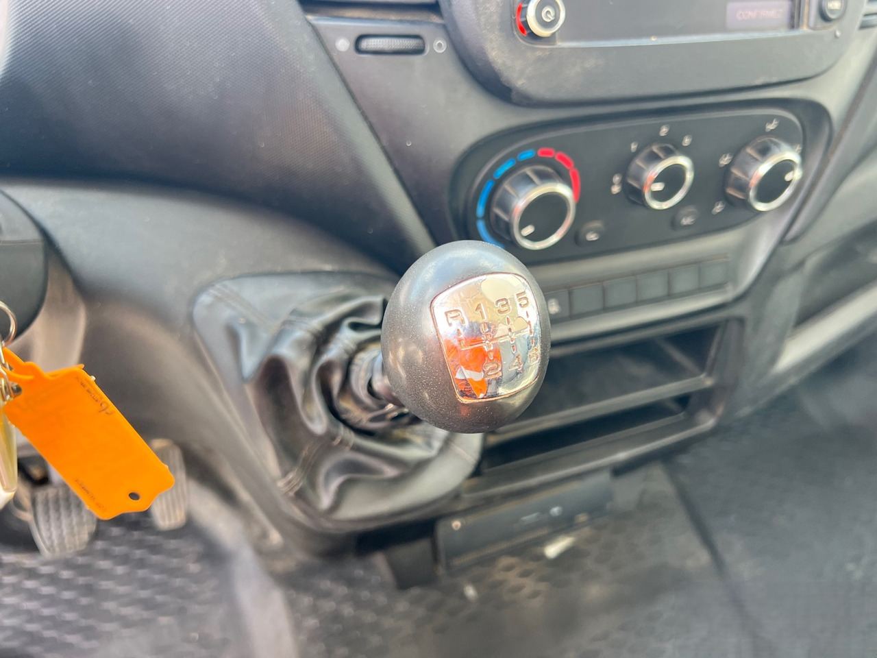 IVECO DAILY 35-130 - Όχημα με ανατρεπομενη καροτσα: φωτογραφία 2 IVECO DAILY 35-130 - Όχημα με ανατρεπομενη καροτσα: φωτογραφία 2