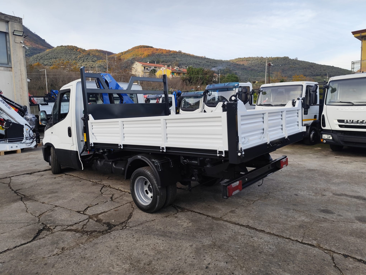 IVECO DAILY 35C15 - Φορτηγό με γερανό, Όχημα με ανατρεπομενη καροτσα: φωτογραφία 3 IVECO DAILY 35C15 - Φορτηγό με γερανό, Όχημα με ανατρεπομενη καροτσα: φωτογραφία 3