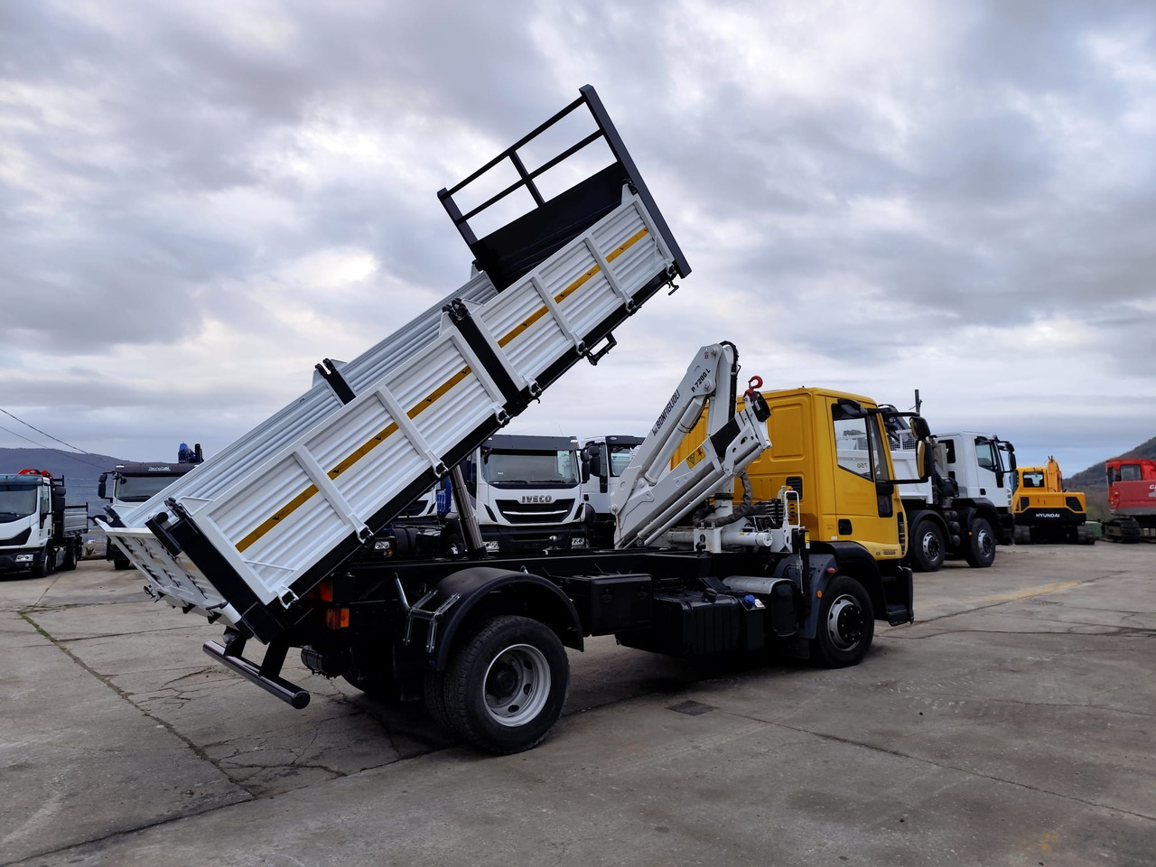 Φορτηγό με γερανό, Φορτηγό ανατρεπόμενο IVECO EUROCARGO 120E28P: φωτογραφία 12 Φορτηγό με γερανό, Φορτηγό ανατρεπόμενο IVECO EUROCARGO 120E28P: φωτογραφία 12