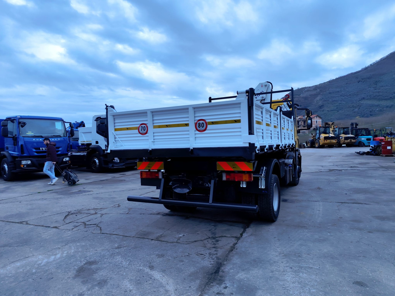 Φορτηγό με γερανό, Φορτηγό ανατρεπόμενο IVECO EUROCARGO 120E28P: φωτογραφία 39 Φορτηγό με γερανό, Φορτηγό ανατρεπόμενο IVECO EUROCARGO 120E28P: φωτογραφία 39
