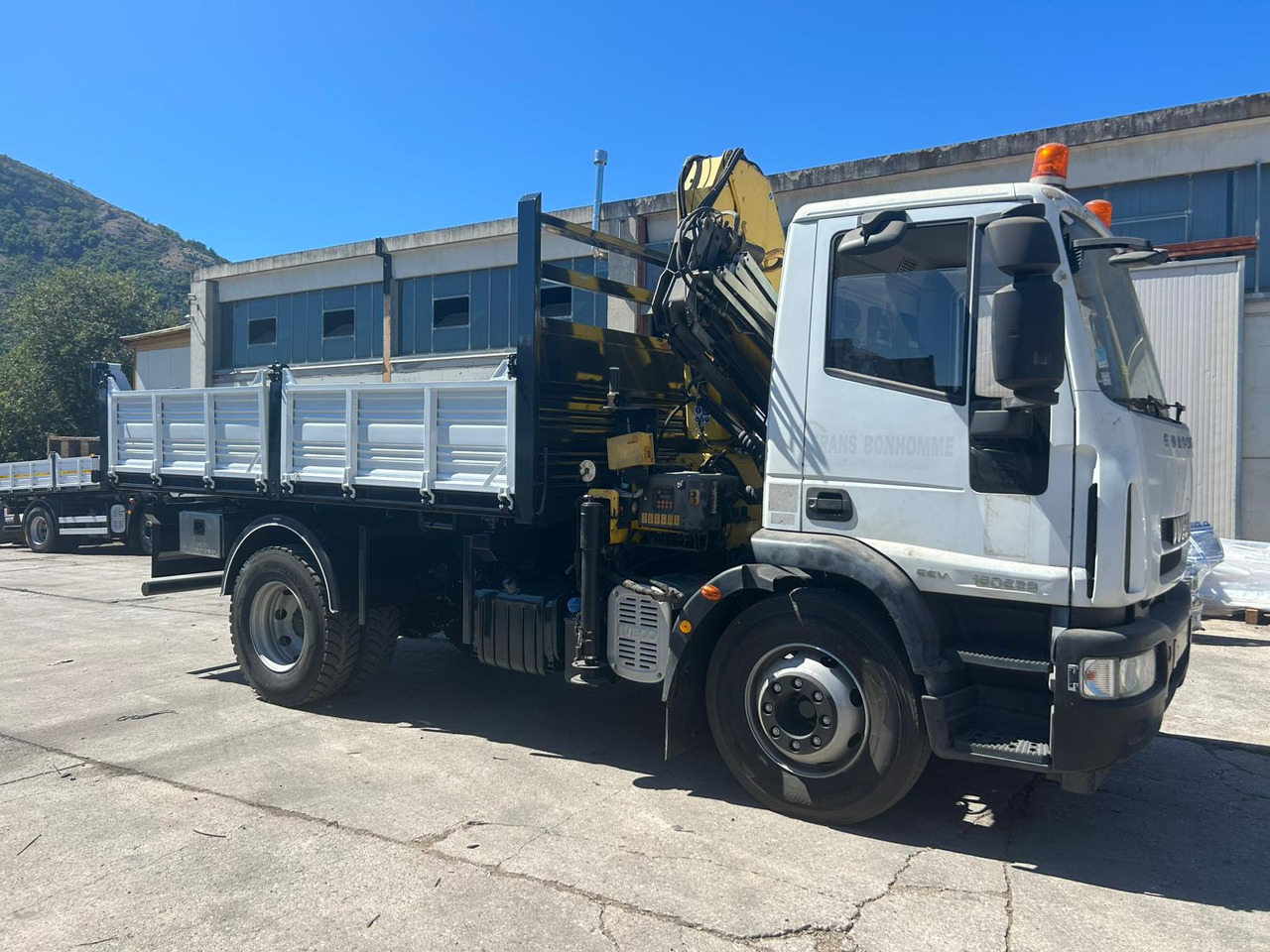 IVECO EUROCARGO 160E28 - Φορτηγό με γερανό: φωτογραφία 2 IVECO EUROCARGO 160E28 - Φορτηγό με γερανό: φωτογραφία 2