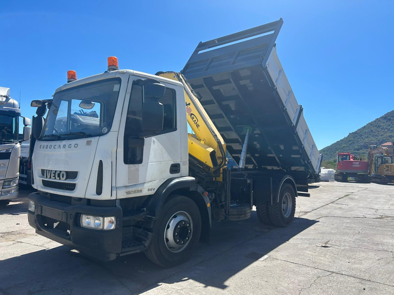 IVECO EUROCARGO 160E28 - Φορτηγό με γερανό: φωτογραφία 1 IVECO EUROCARGO 160E28 - Φορτηγό με γερανό: φωτογραφία 1
