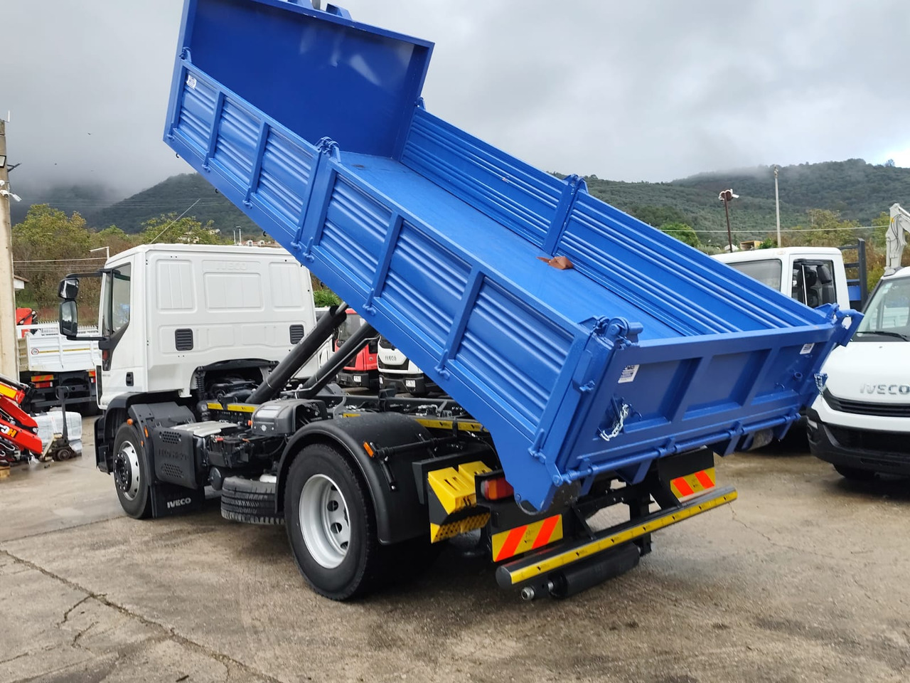 IVECO EUROCARGO 180-250 - Φορτηγό φόρτωσης γάντζου, Φορτηγό με γερανό: φωτογραφία 4 IVECO EUROCARGO 180-250 - Φορτηγό φόρτωσης γάντζου, Φορτηγό με γερανό: φωτογραφία 4