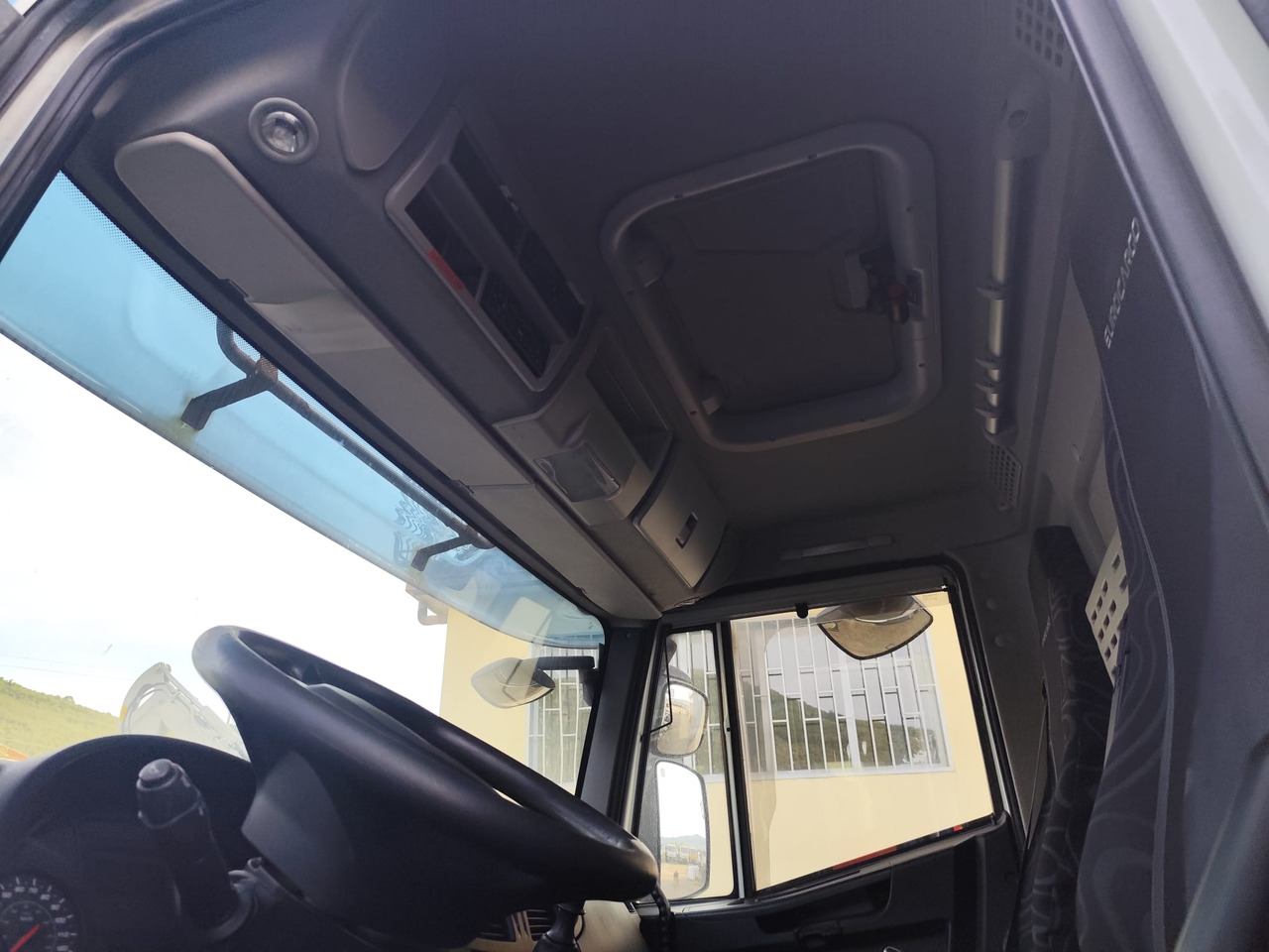 IVECO EUROCARGO 180-320 - Φορτηγό σασί: φωτογραφία 4 IVECO EUROCARGO 180-320 - Φορτηγό σασί: φωτογραφία 4