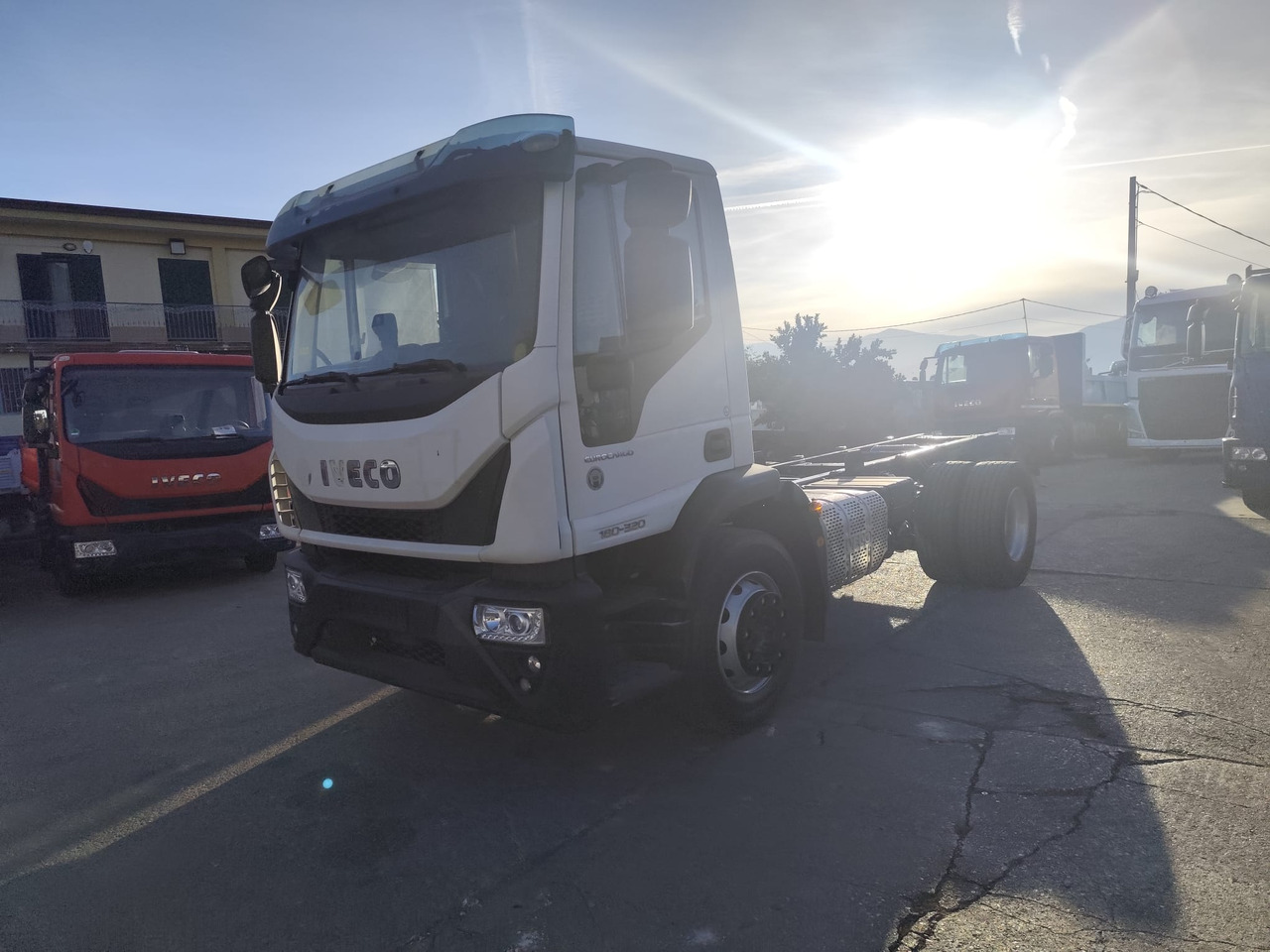 IVECO EUROCARGO 180-320 - Φορτηγό σασί: φωτογραφία 1 IVECO EUROCARGO 180-320 - Φορτηγό σασί: φωτογραφία 1