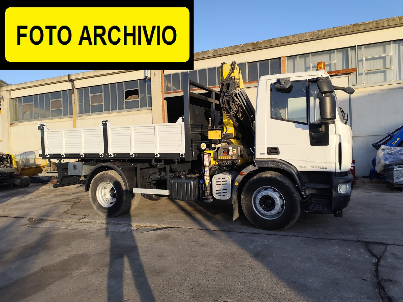 IVECO EUROCARGO 180E30 - Φορτηγό ανατρεπόμενο, Φορτηγό με γερανό: φωτογραφία 3 IVECO EUROCARGO 180E30 - Φορτηγό ανατρεπόμενο, Φορτηγό με γερανό: φωτογραφία 3