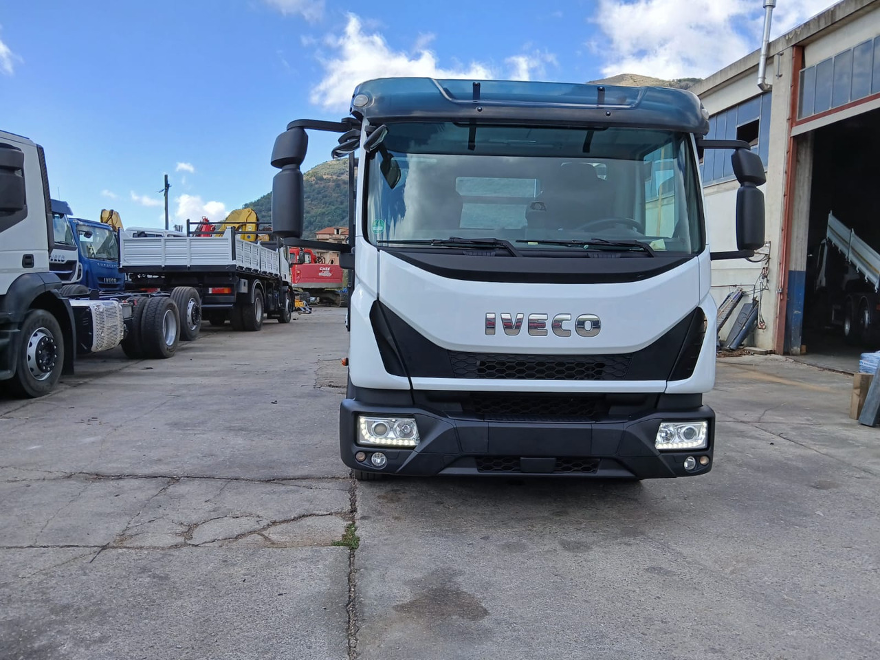 IVECO EUROCARGO 75-210 - Φορτηγό ανατρεπόμενο: φωτογραφία 4 IVECO EUROCARGO 75-210 - Φορτηγό ανατρεπόμενο: φωτογραφία 4