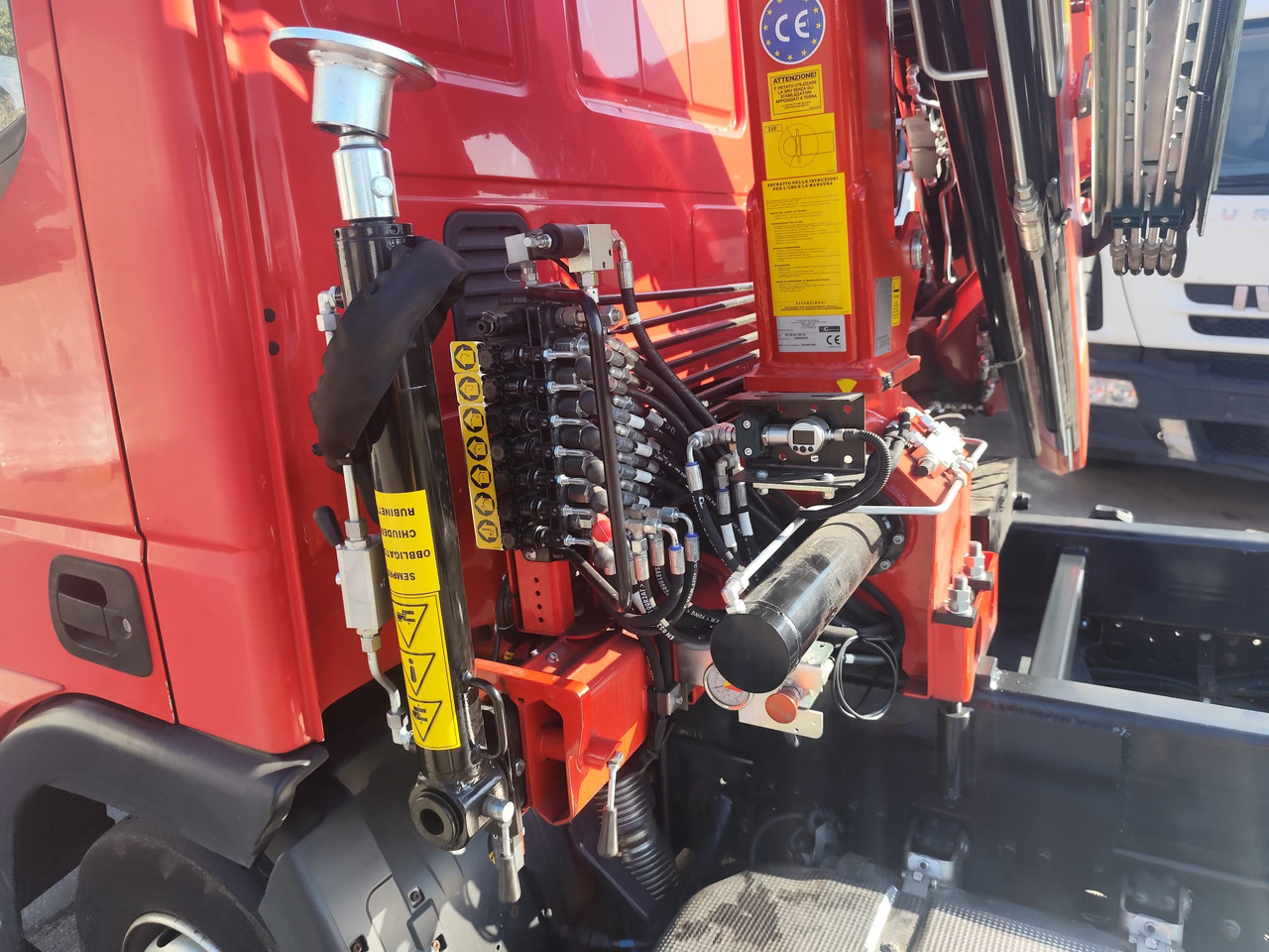 IVECO EUROCARGO 80-190 - Φορτηγό με γερανό: φωτογραφία 4 IVECO EUROCARGO 80-190 - Φορτηγό με γερανό: φωτογραφία 4