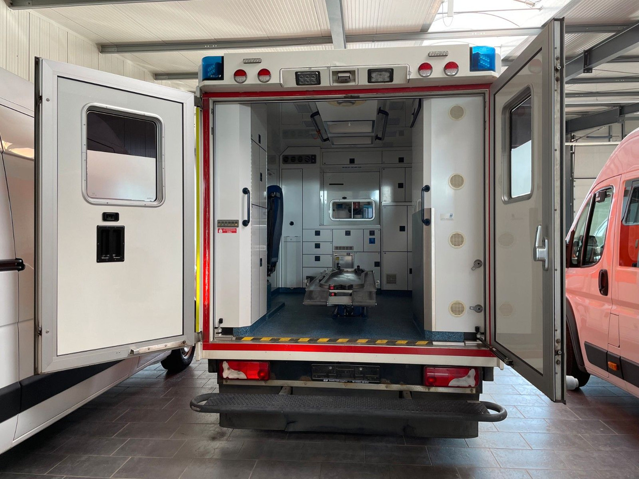 Mercedes-Benz Sprinter II Rettungswagen 519 CDI - Αυτοκίνητο: φωτογραφία 4 Mercedes-Benz Sprinter II Rettungswagen 519 CDI - Αυτοκίνητο: φωτογραφία 4