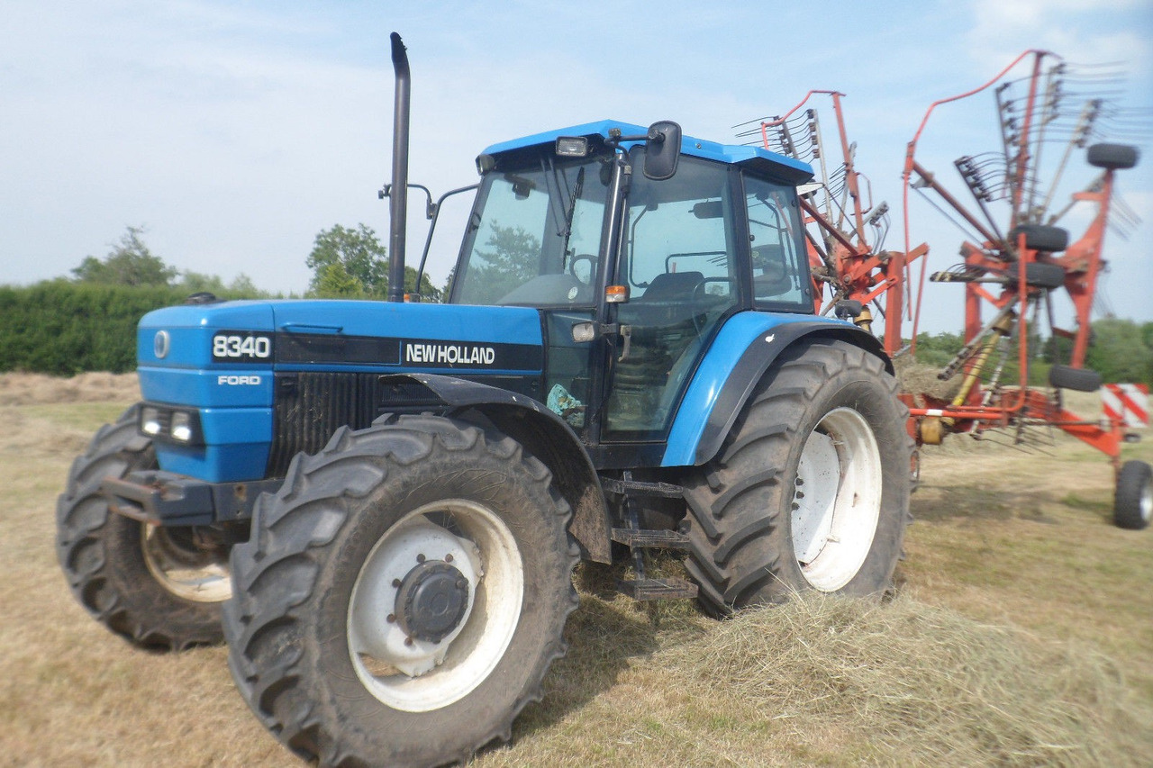 NEW HOLLAND 8340 - Τρακτέρ: φωτογραφία 2 NEW HOLLAND 8340 - Τρακτέρ: φωτογραφία 2