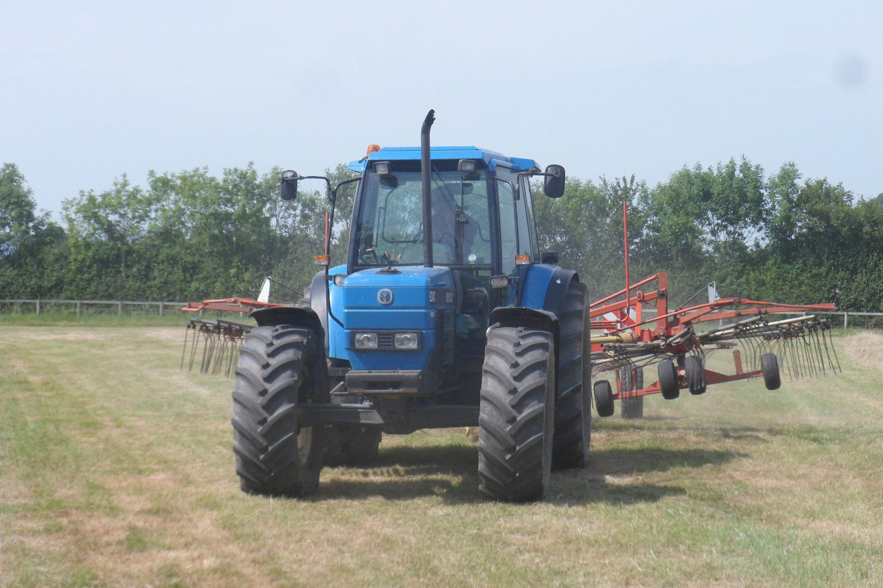 NEW HOLLAND 8340 - Τρακτέρ: φωτογραφία 5 NEW HOLLAND 8340 - Τρακτέρ: φωτογραφία 5