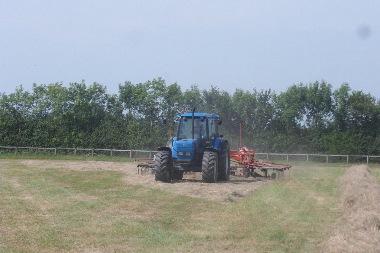 NEW HOLLAND 8340 - Τρακτέρ: φωτογραφία 3 NEW HOLLAND 8340 - Τρακτέρ: φωτογραφία 3