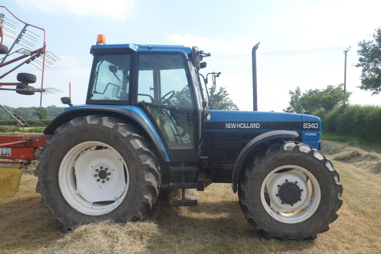 NEW HOLLAND 8340 - Τρακτέρ: φωτογραφία 4 NEW HOLLAND 8340 - Τρακτέρ: φωτογραφία 4