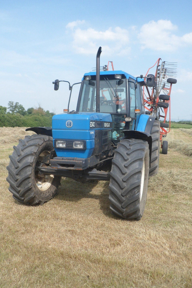 NEW HOLLAND 8340 - Τρακτέρ: φωτογραφία 1 NEW HOLLAND 8340 - Τρακτέρ: φωτογραφία 1