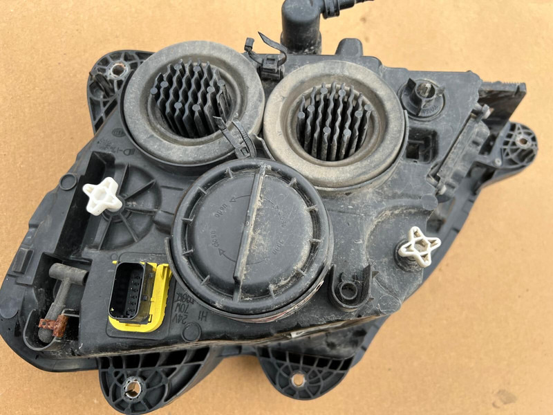 DAF XF106 - Προβολέας: φωτογραφία 4 DAF XF106 - Προβολέας: φωτογραφία 4