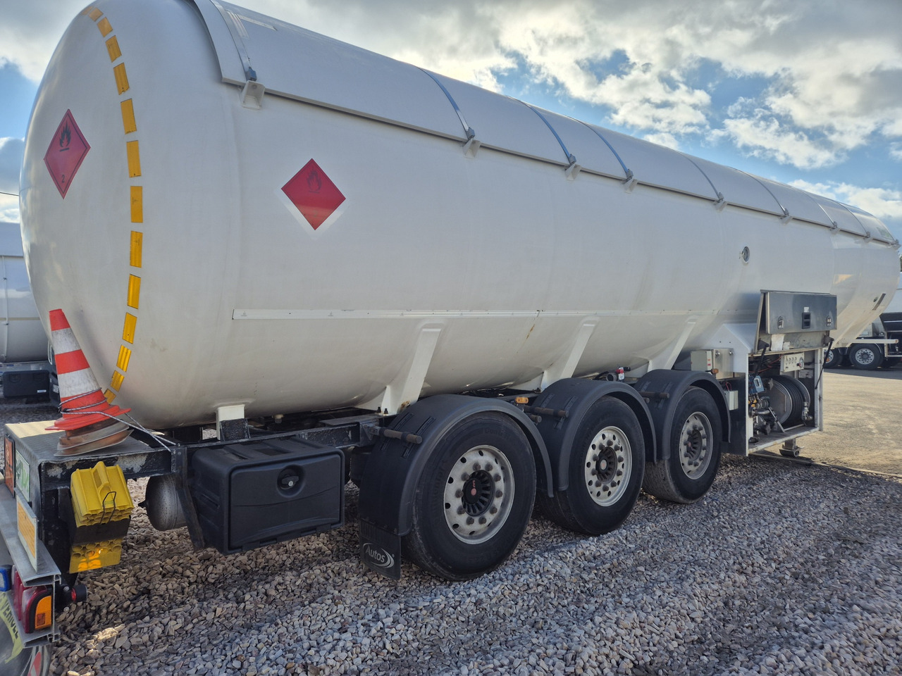 BC-LDS NCG-48 LPG/ GPL/ PROPANE/ wynajem - Επικαθήμενο βυτίο: φωτογραφία 2 BC-LDS NCG-48 LPG/ GPL/ PROPANE/ wynajem - Επικαθήμενο βυτίο: φωτογραφία 2