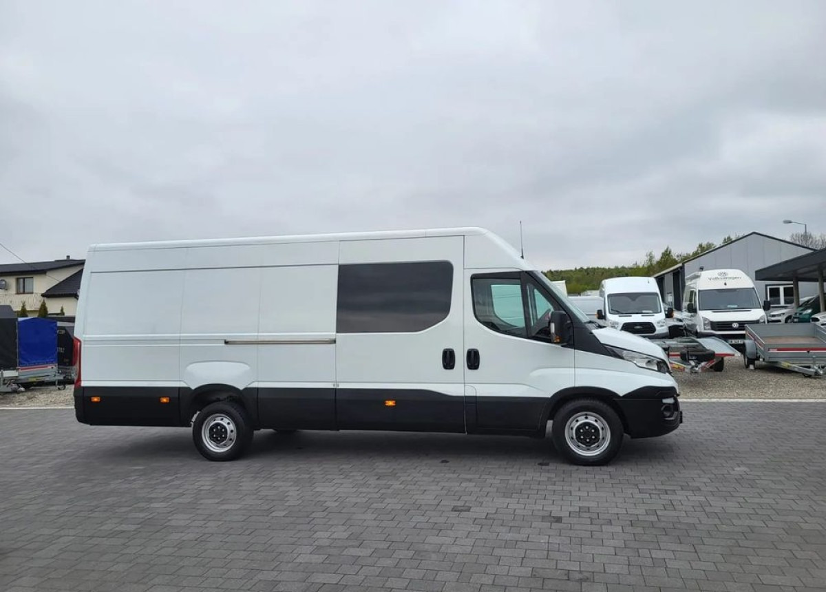 Iveco Daily Max 7 -osobowe - Διπλοκάμπινο ελαφρύ επαγγελματικό: φωτογραφία 2 Iveco Daily Max 7 -osobowe - Διπλοκάμπινο ελαφρύ επαγγελματικό: φωτογραφία 2