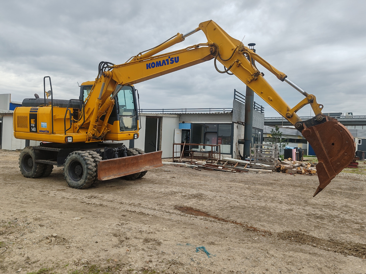 Komatsu PW140-7 - Τροχοφόρος εκσκαφέας: φωτογραφία 2 Komatsu PW140-7 - Τροχοφόρος εκσκαφέας: φωτογραφία 2