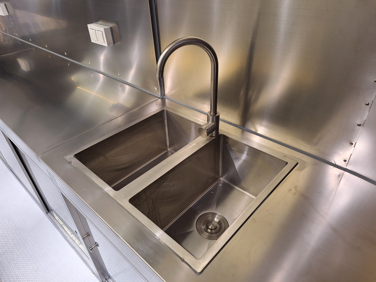 Καινούριο Ρυμουλκούμενη καντίνα Deli Star Trailer American 6000 - EU Standards: φωτογραφία 10