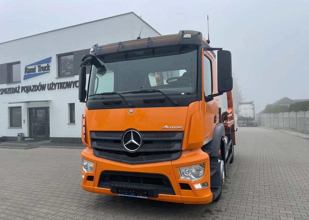 Mercedes-Benz ANTOS 1833 BRAMOWIEC, MILLER - Φορτηγό καδοφόρος φορτωτής: φωτογραφία 5 Mercedes-Benz ANTOS 1833 BRAMOWIEC, MILLER - Φορτηγό καδοφόρος φορτωτής: φωτογραφία 5