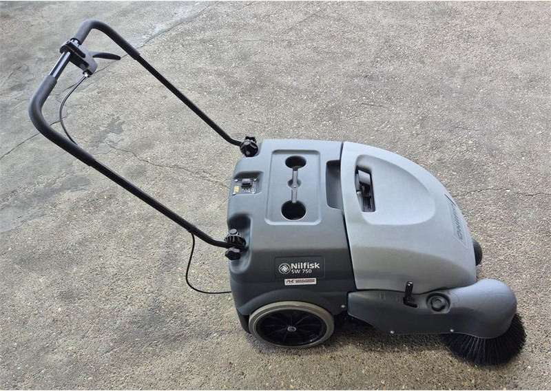 Nilfisk SW 750 - Σάρωθρο δρόμων: φωτογραφία 1 Nilfisk SW 750 - Σάρωθρο δρόμων: φωτογραφία 1