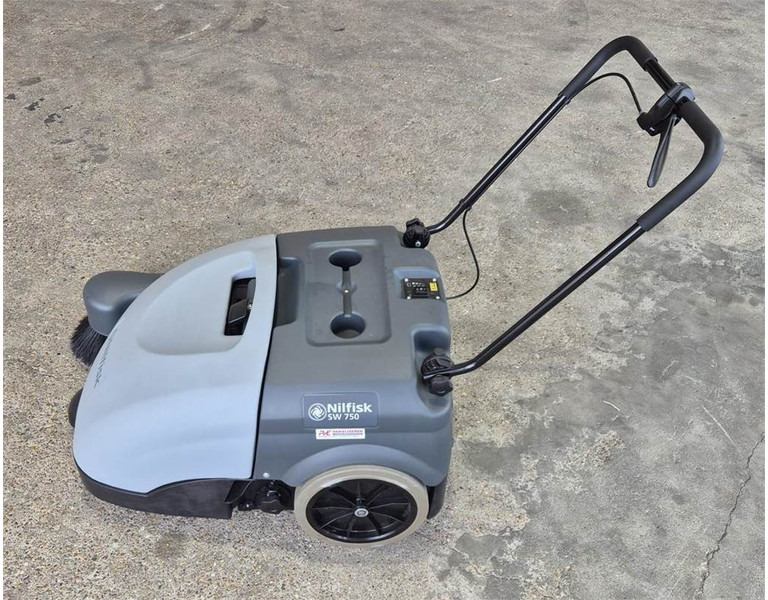 Nilfisk SW 750 - Σάρωθρο δρόμων: φωτογραφία 2 Nilfisk SW 750 - Σάρωθρο δρόμων: φωτογραφία 2