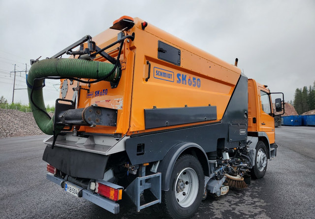 SchmidtSK650 Atego 85kmh/h - Σάρωθρο δρόμων: φωτογραφία 5 SchmidtSK650 Atego 85kmh/h - Σάρωθρο δρόμων: φωτογραφία 5