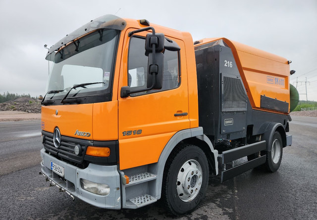 SchmidtSK650 Atego 85kmh/h - Σάρωθρο δρόμων: φωτογραφία 1 SchmidtSK650 Atego 85kmh/h - Σάρωθρο δρόμων: φωτογραφία 1