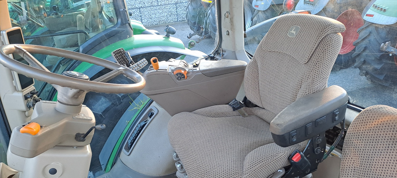 JOHN DEERE 7230R - Τρακτέρ: φωτογραφία 5 JOHN DEERE 7230R - Τρακτέρ: φωτογραφία 5
