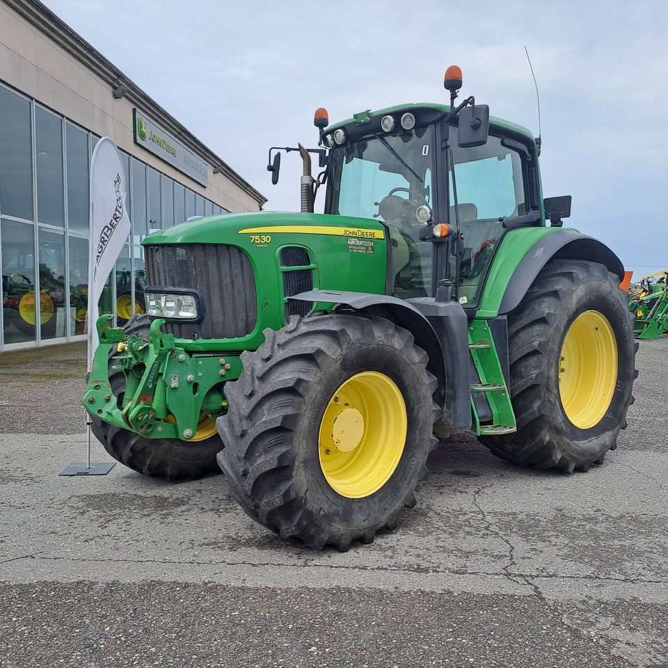 JOHN DEERE 7530 PREMIUM - Τρακτέρ: φωτογραφία 1 JOHN DEERE 7530 PREMIUM - Τρακτέρ: φωτογραφία 1