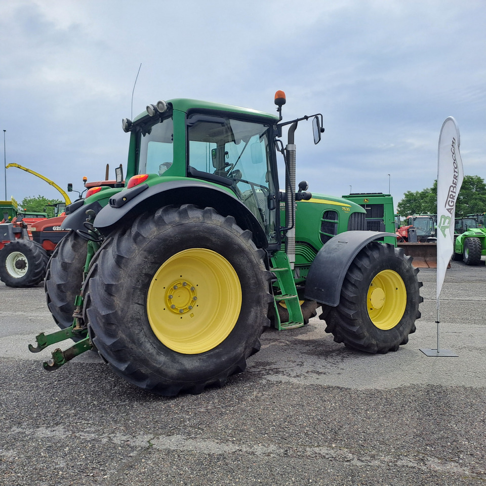 JOHN DEERE 7530 PREMIUM - Τρακτέρ: φωτογραφία 2 JOHN DEERE 7530 PREMIUM - Τρακτέρ: φωτογραφία 2