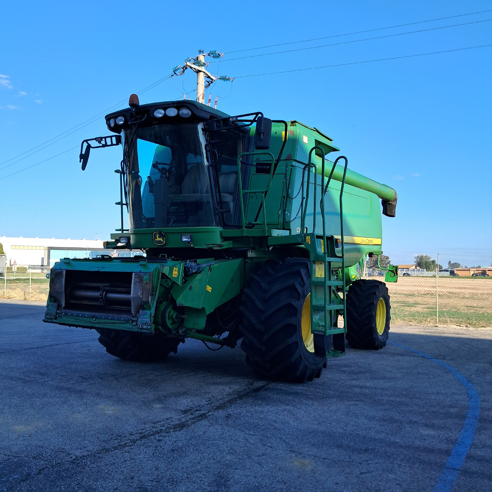 JOHN DEERE C670 - Θεριζοαλωνιστική μηχανή: φωτογραφία 1 JOHN DEERE C670 - Θεριζοαλωνιστική μηχανή: φωτογραφία 1