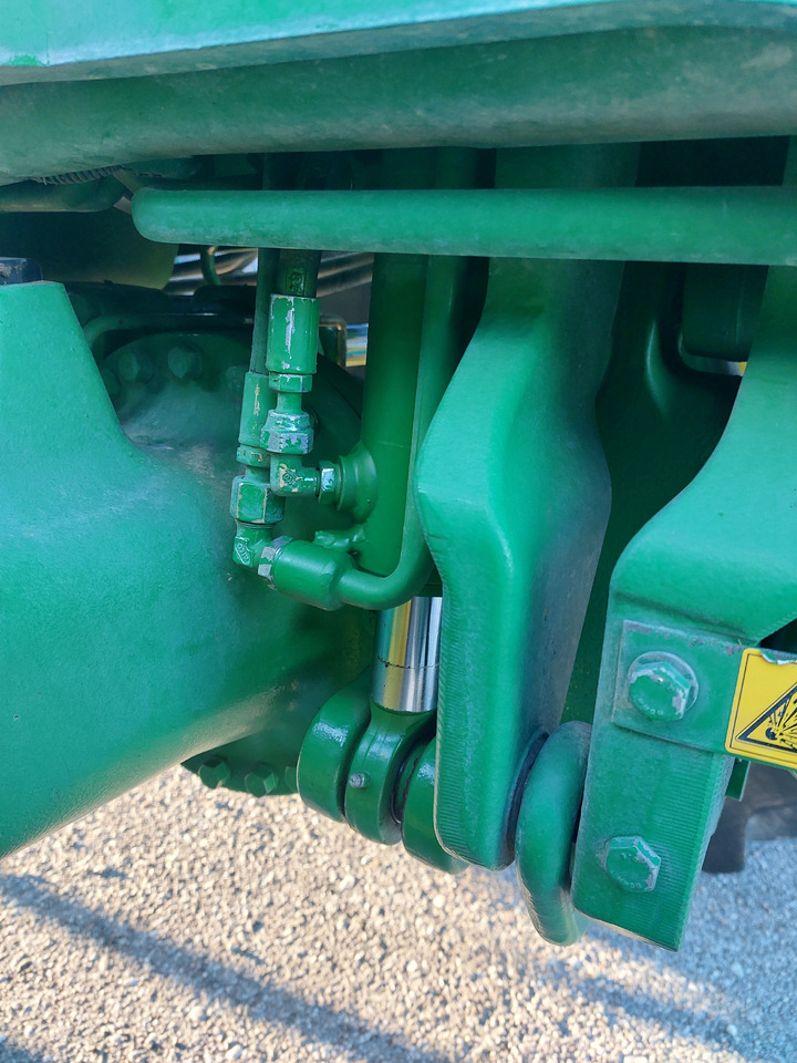 JOHN DEEREE 6210R - Τρακτέρ: φωτογραφία 2 JOHN DEEREE 6210R - Τρακτέρ: φωτογραφία 2