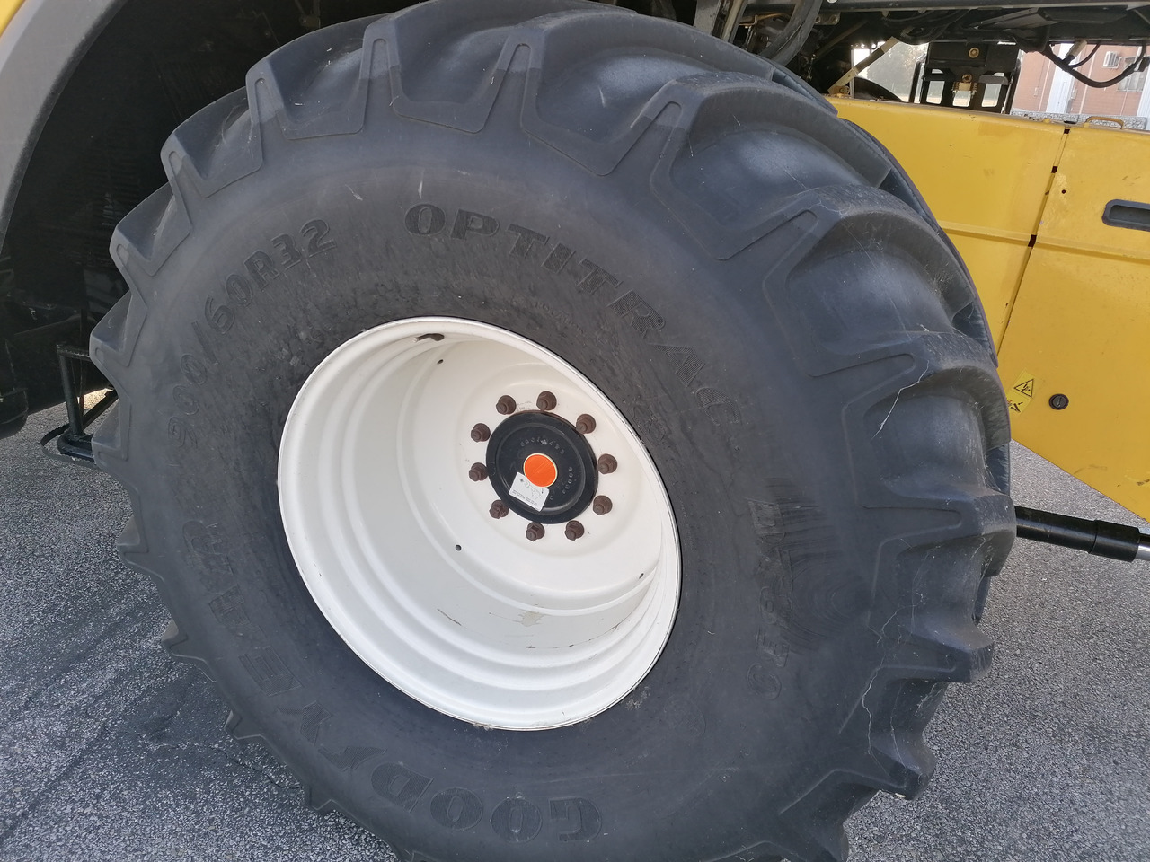 NEW HOLLAND CR 9060 - Θεριζοαλωνιστική μηχανή: φωτογραφία 3 NEW HOLLAND CR 9060 - Θεριζοαλωνιστική μηχανή: φωτογραφία 3
