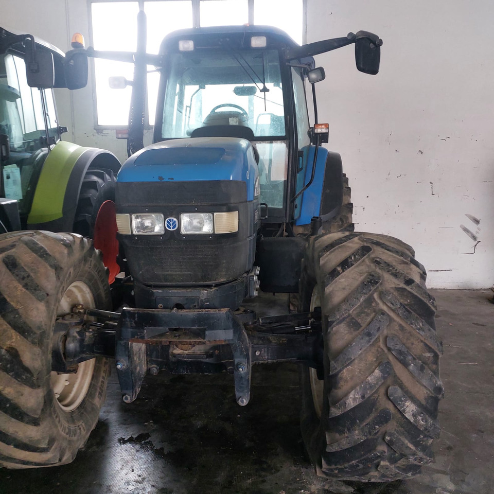 NEW HOLLAND TM155 - Τρακτέρ: φωτογραφία 1 NEW HOLLAND TM155 - Τρακτέρ: φωτογραφία 1