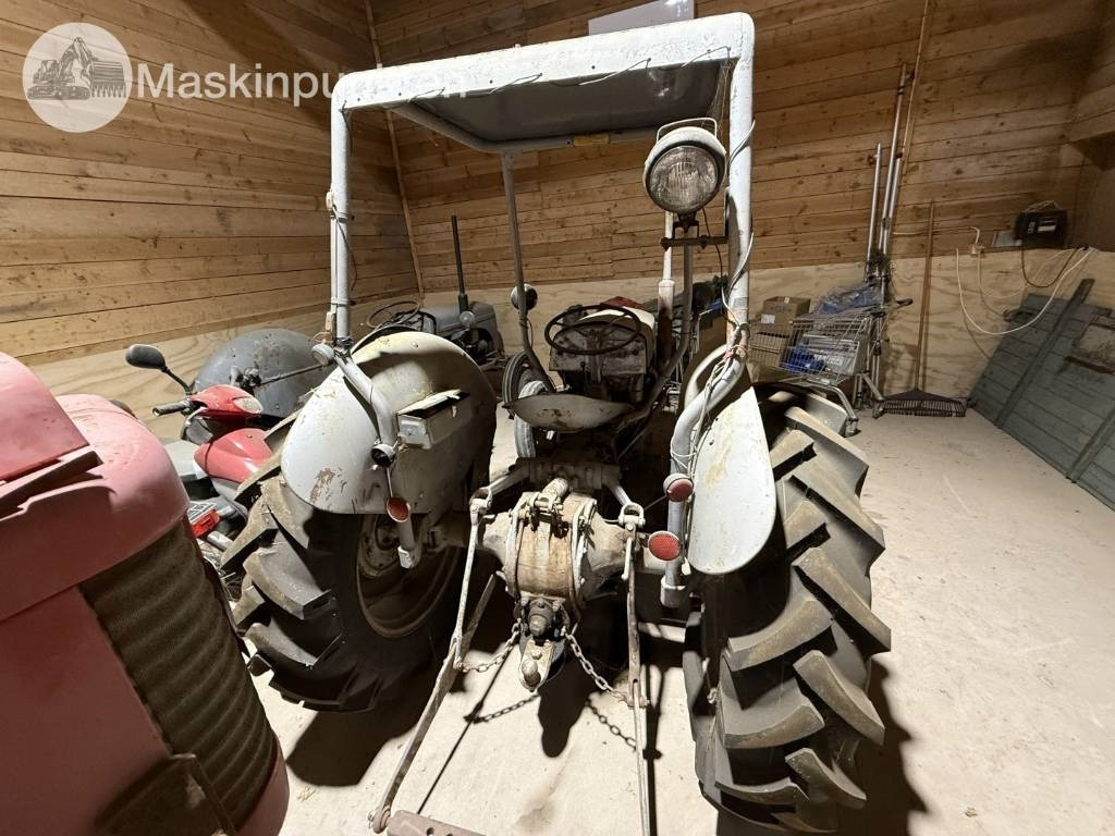 Massey Ferguson TED-20 - Τρακτέρ: φωτογραφία 4 Massey Ferguson TED-20 - Τρακτέρ: φωτογραφία 4