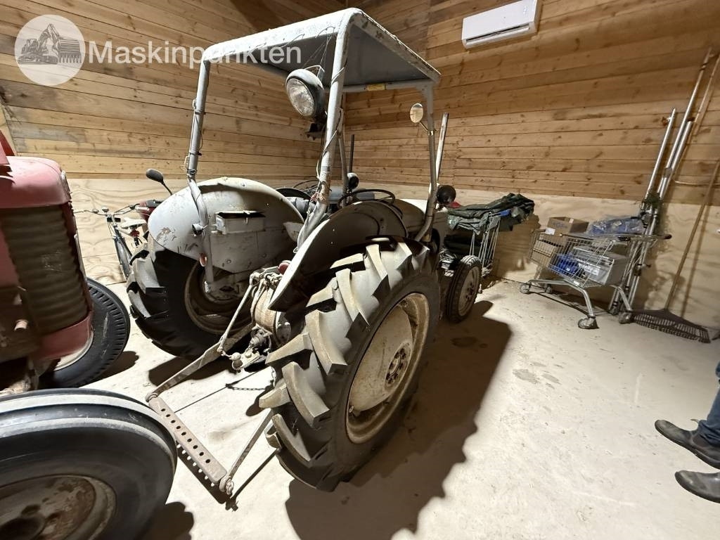 Massey Ferguson TED-20 - Τρακτέρ: φωτογραφία 3 Massey Ferguson TED-20 - Τρακτέρ: φωτογραφία 3