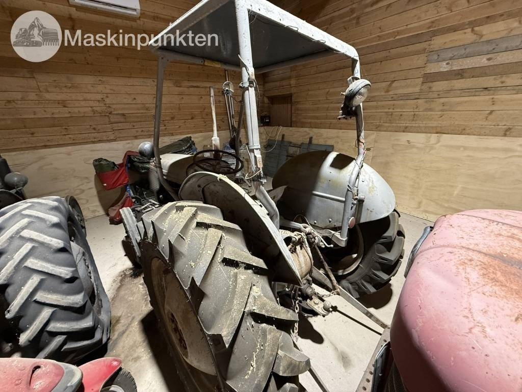 Massey Ferguson TED-20 - Τρακτέρ: φωτογραφία 5 Massey Ferguson TED-20 - Τρακτέρ: φωτογραφία 5