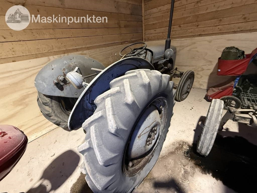 Massey Ferguson TYP FV026 - Τρακτέρ: φωτογραφία 4 Massey Ferguson TYP FV026 - Τρακτέρ: φωτογραφία 4