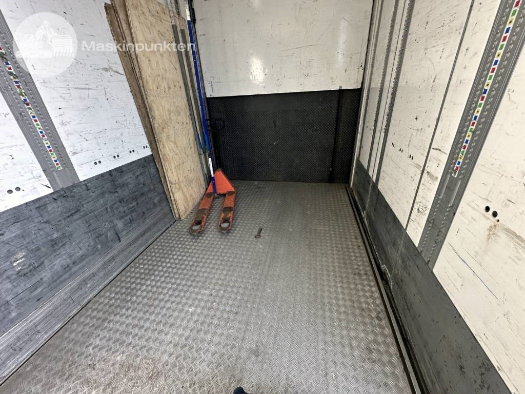 Φορτηγό κόφα Scania R 580: φωτογραφία 32 Φορτηγό κόφα Scania R 580: φωτογραφία 32