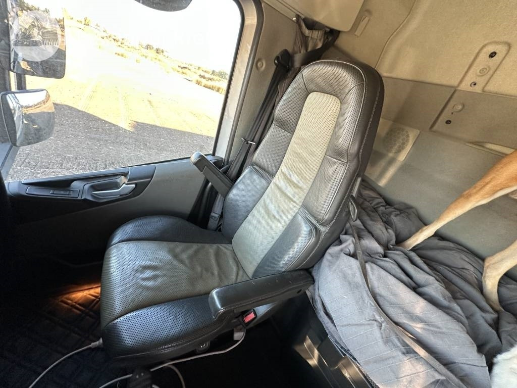 Φορτηγό φόρτωσης γάντζου Volvo FH 6*2: φωτογραφία 33 Φορτηγό φόρτωσης γάντζου Volvo FH 6*2: φωτογραφία 33