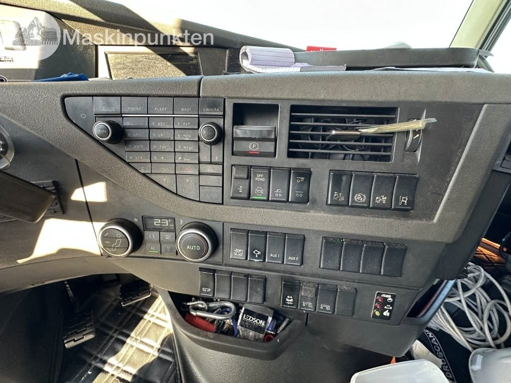 Φορτηγό φόρτωσης γάντζου Volvo FH 6*2: φωτογραφία 31 Φορτηγό φόρτωσης γάντζου Volvo FH 6*2: φωτογραφία 31