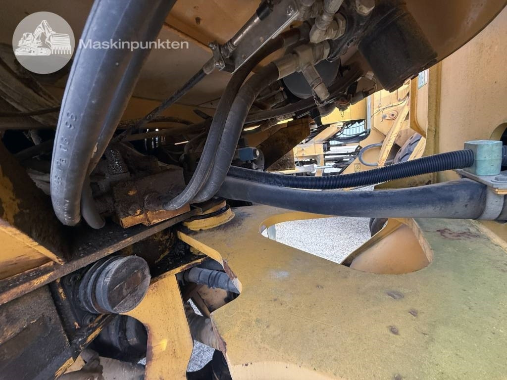 Ελαστιχοφόρος φορτωτής Volvo L 120 C: φωτογραφία 47