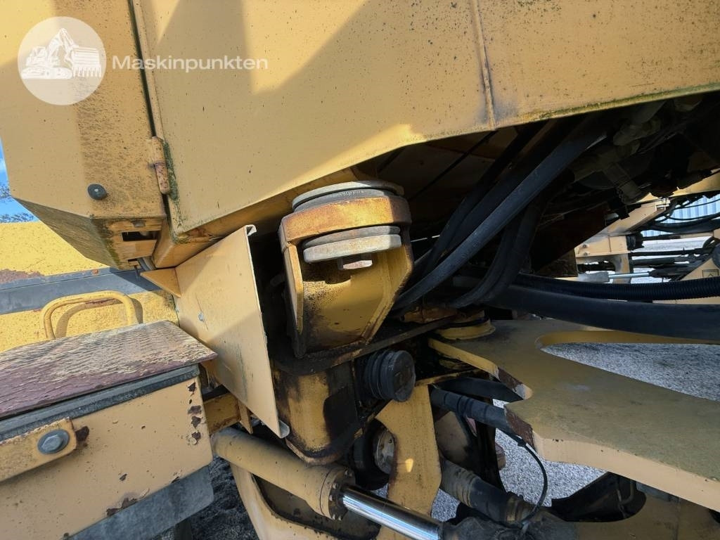 Ελαστιχοφόρος φορτωτής Volvo L 120 C: φωτογραφία 46