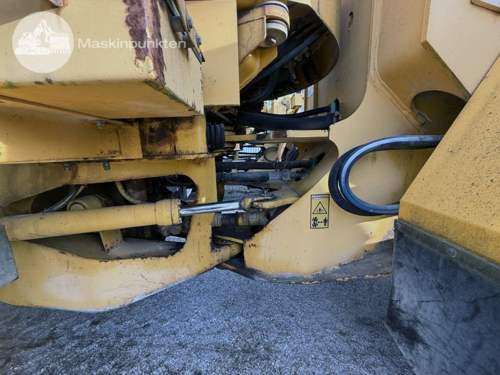 Ελαστιχοφόρος φορτωτής Volvo L 120 C: φωτογραφία 45