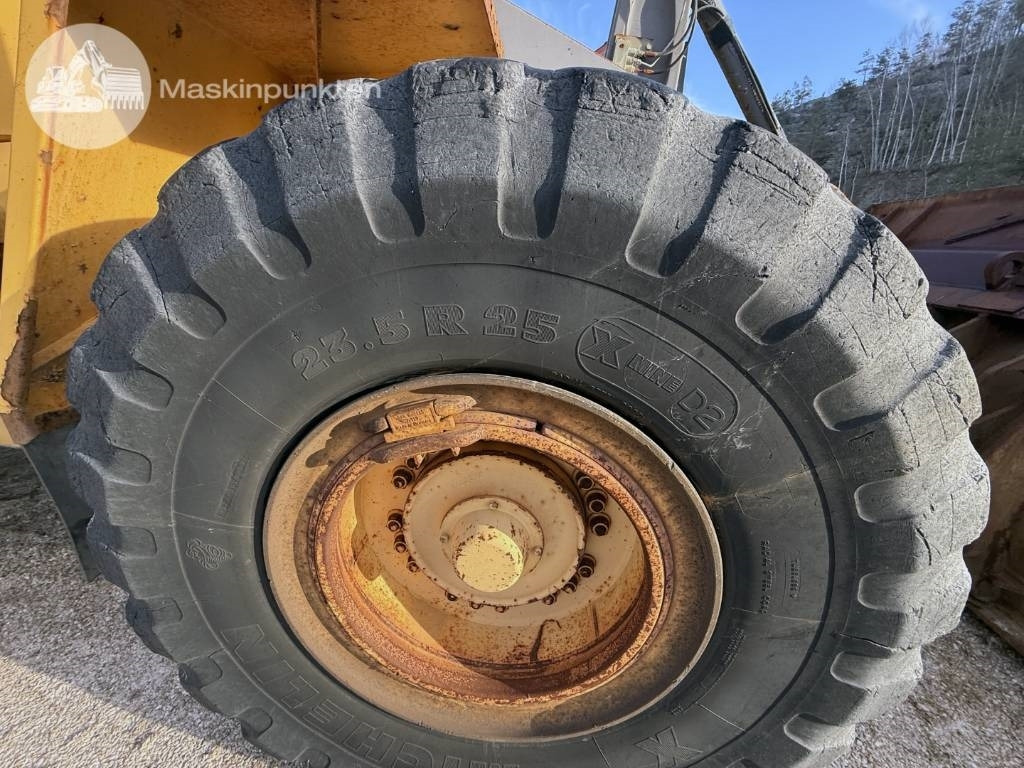 Ελαστιχοφόρος φορτωτής Volvo L 120 C: φωτογραφία 42