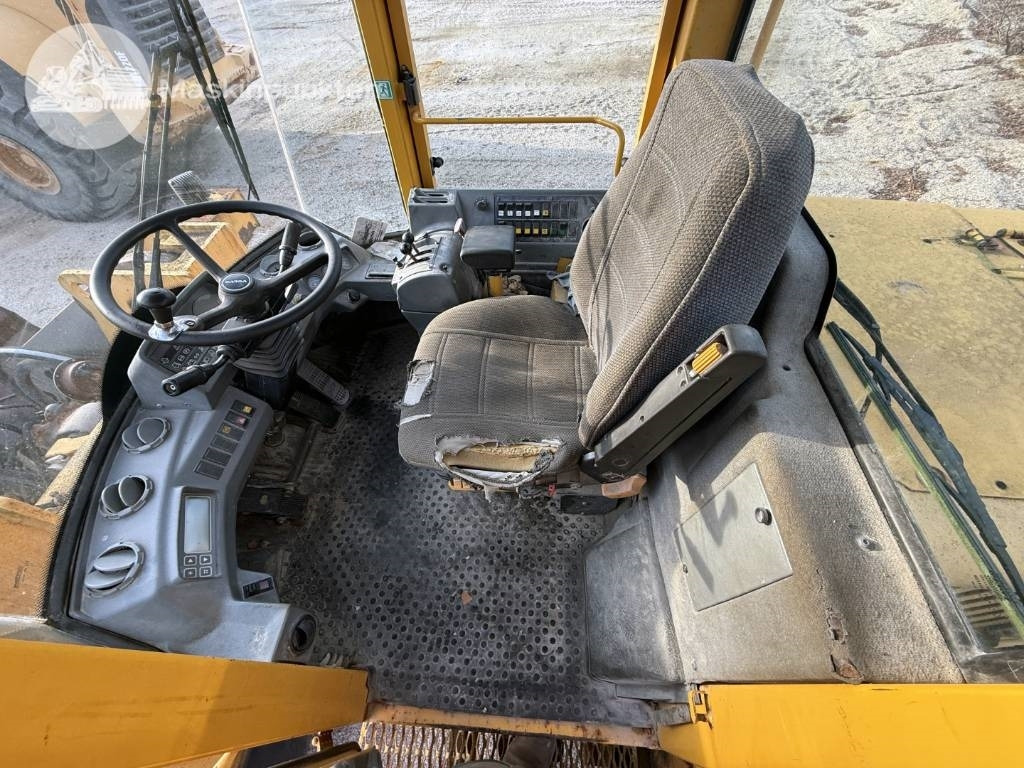Ελαστιχοφόρος φορτωτής Volvo L 120 C: φωτογραφία 20