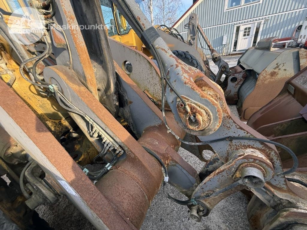Ελαστιχοφόρος φορτωτής Volvo L 120 C: φωτογραφία 37