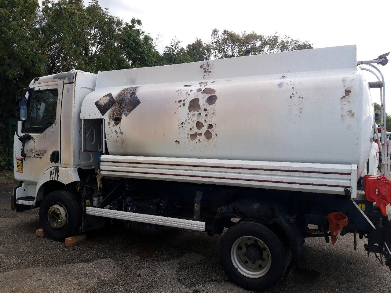 Φορτηγό βυτιοφόρο RENAULT MIDLUM CITERNE 7500: φωτογραφία 8 Φορτηγό βυτιοφόρο RENAULT MIDLUM CITERNE 7500: φωτογραφία 8